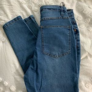 NWT - never worn size 28 - high wasted pretty little thing skinny jeans